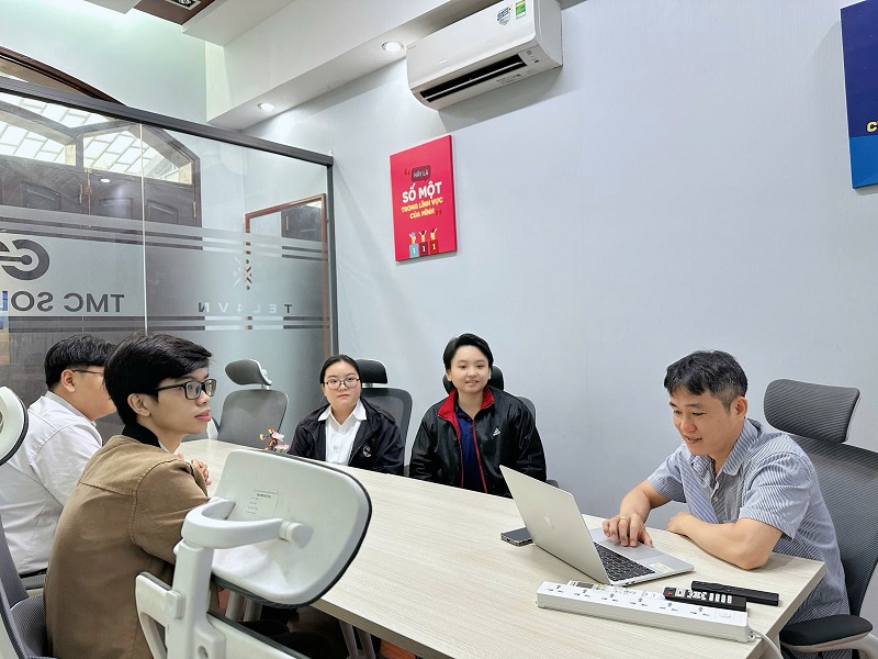 3 thực tập sinh tại TEL4VN được Tham gia trực tiếp vào dự án nội bộ và sản phẩm thực tế cho khách hàng